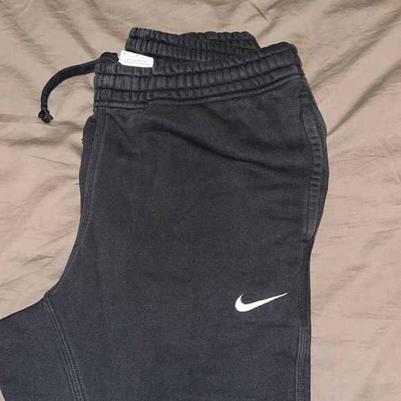Nike Taper Joggers. Men’s medium, fits like a small. - Picture 2 of 2